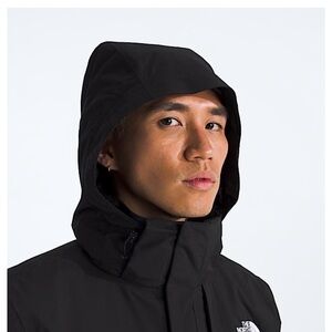 The North Face Men's Charcoal Performance Jacket tri-Climate